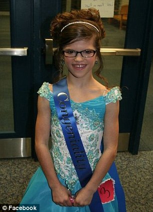 Ashlyn Wearing A Headband For A Pageant