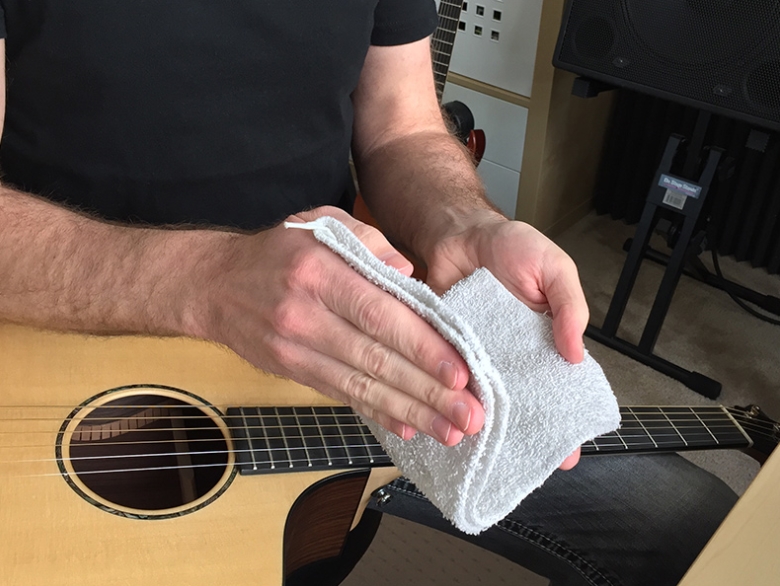 Cleaning Guitar Strings