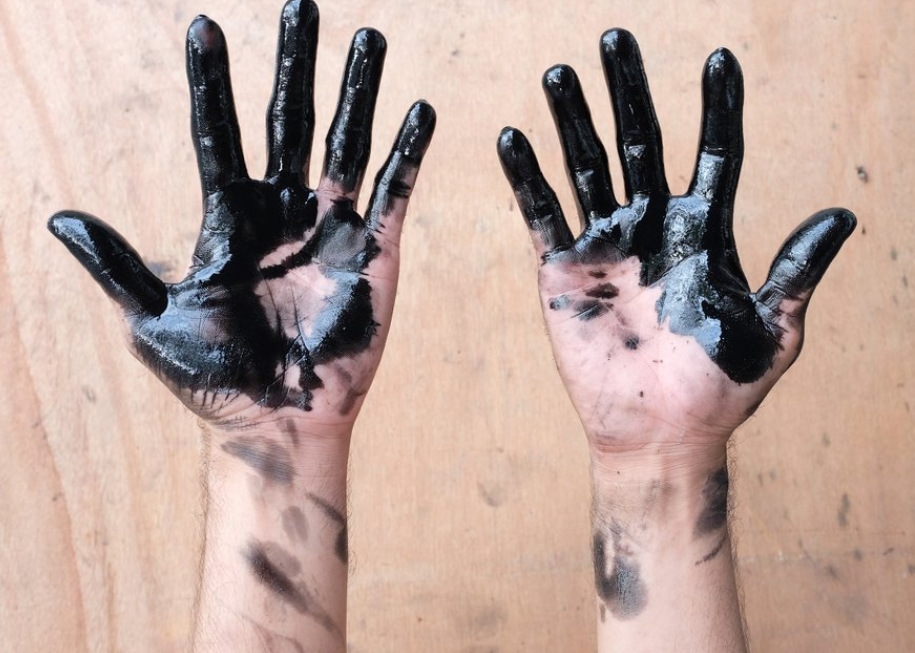 Degreasing Hands